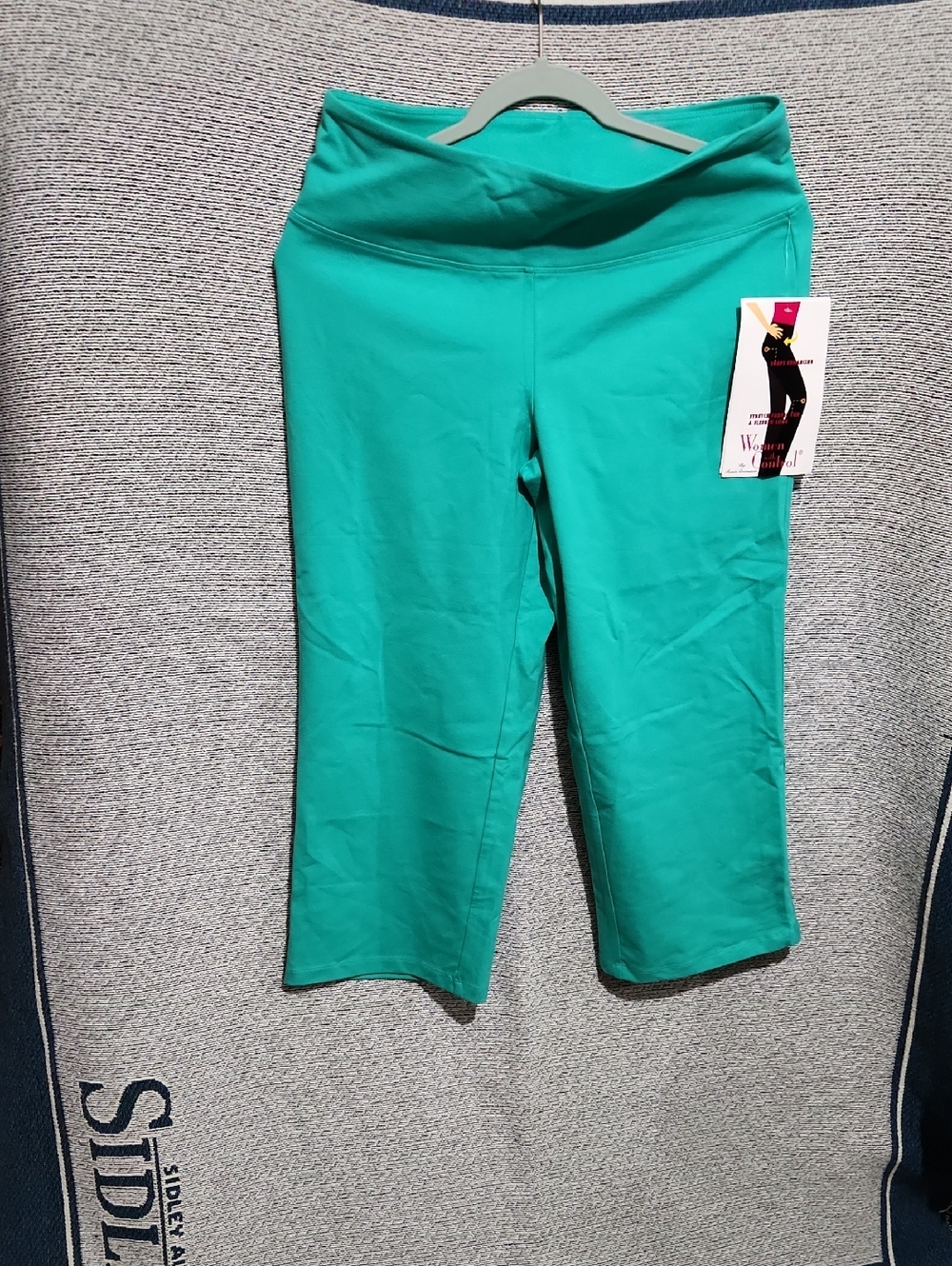 Women with Control Bright Teal Capri Leggings